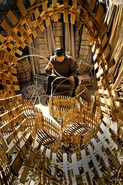 1734918804873173.jpg 29-87《竹编致富人家》张煜13252443139_网站.jpg