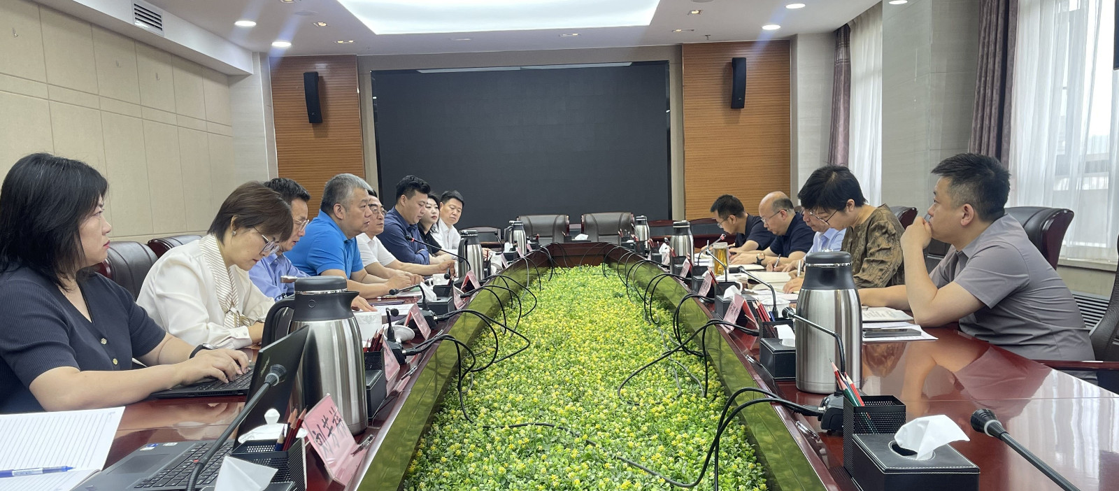 1748575393936810.jpg 1甘肃省发改委座谈交流-网站.jpg